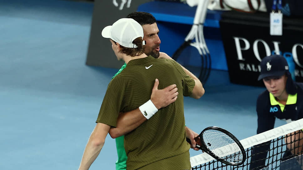 Новак Джокович (слева) и Янник Синнер.📷Фото: Tingshu Wang / Reuters