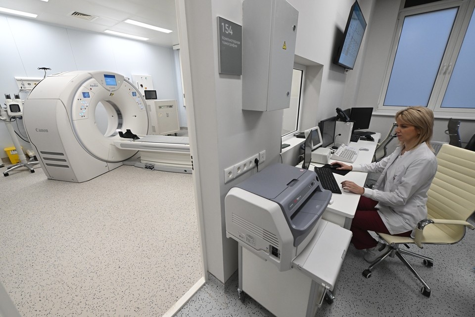    Компьютерный томограф показал объемное образование диаметром до 25 сантиметром. Иван МАКЕЕВ