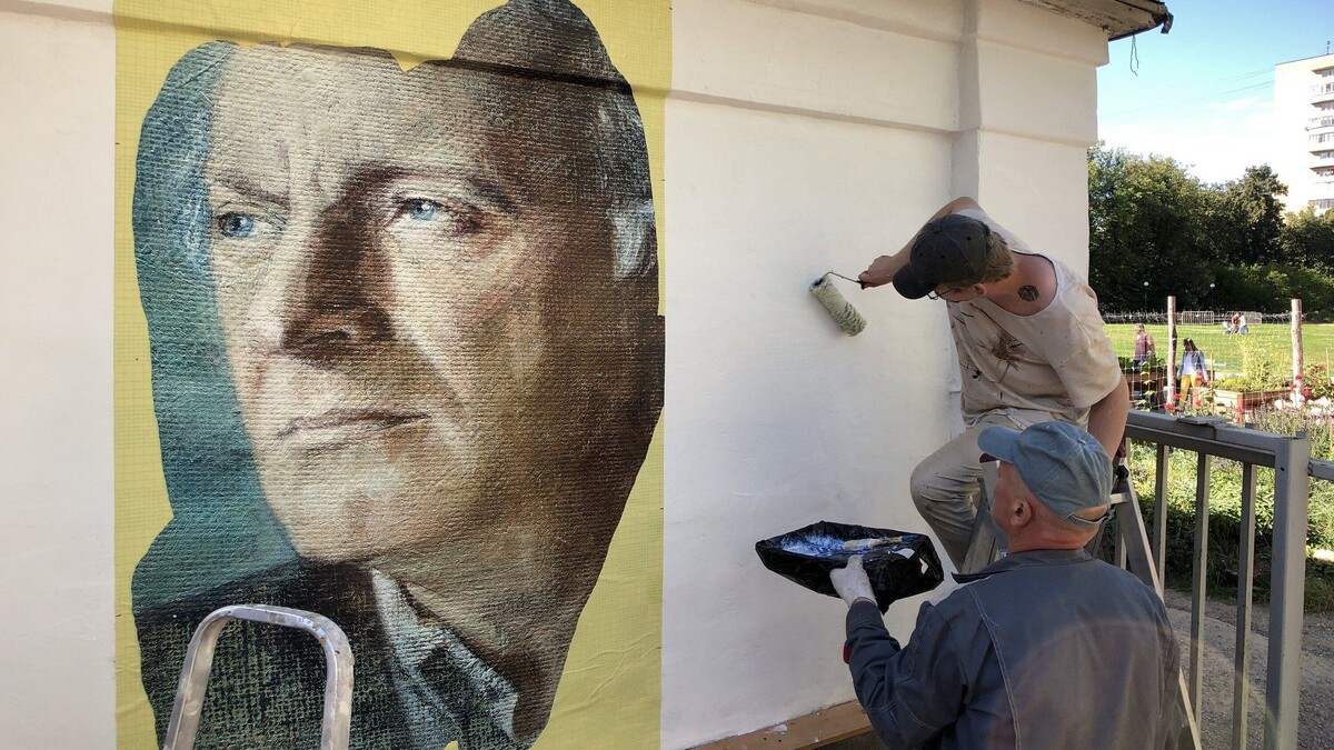    Фреска с изображением Иосифа Бродского московского и петербургского художников Никаса Сафронова и Олега Лукьянова.   Мобильный репортер / Агентство «Москва»