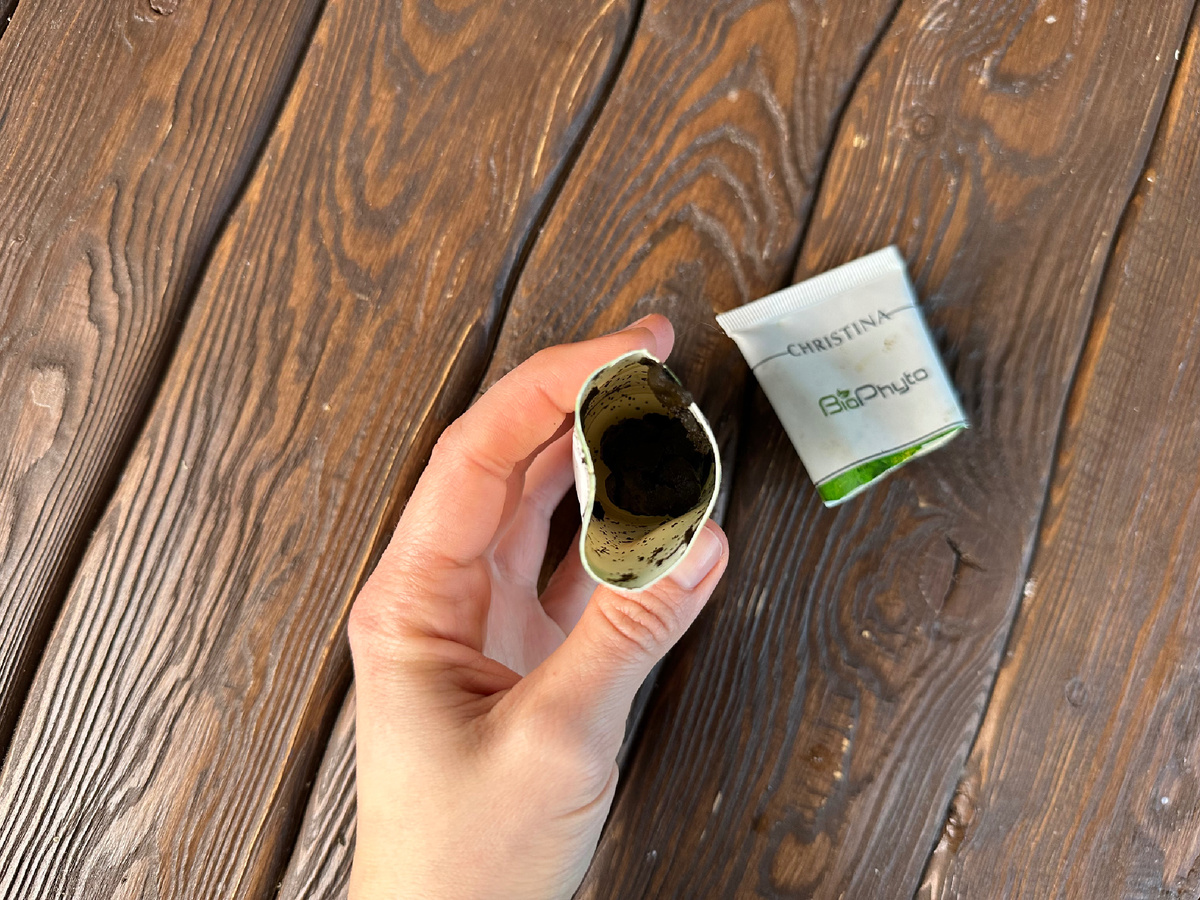 Этого пилинга осталось процентов 10, но из упаковки было уже не выдавить. А цена такой упаковки от 5000 руб