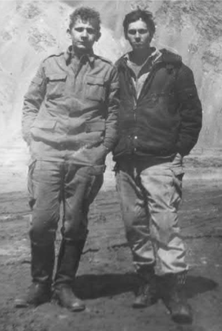 Военнослужащие авиации ПВ КГБ СССР: Е. Абакумов с товарищем