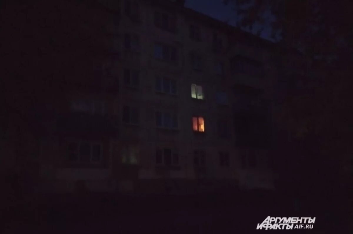    Жилые дома на нескольких улицах остались без электричества.