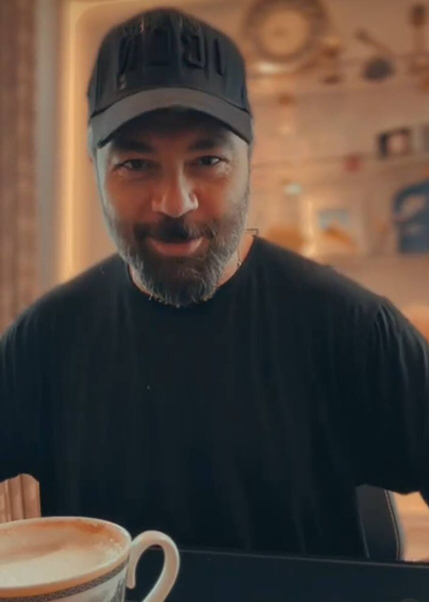    Алексей Чумаков вышел в прямой эфир и ответил на вопросыКадр из видео