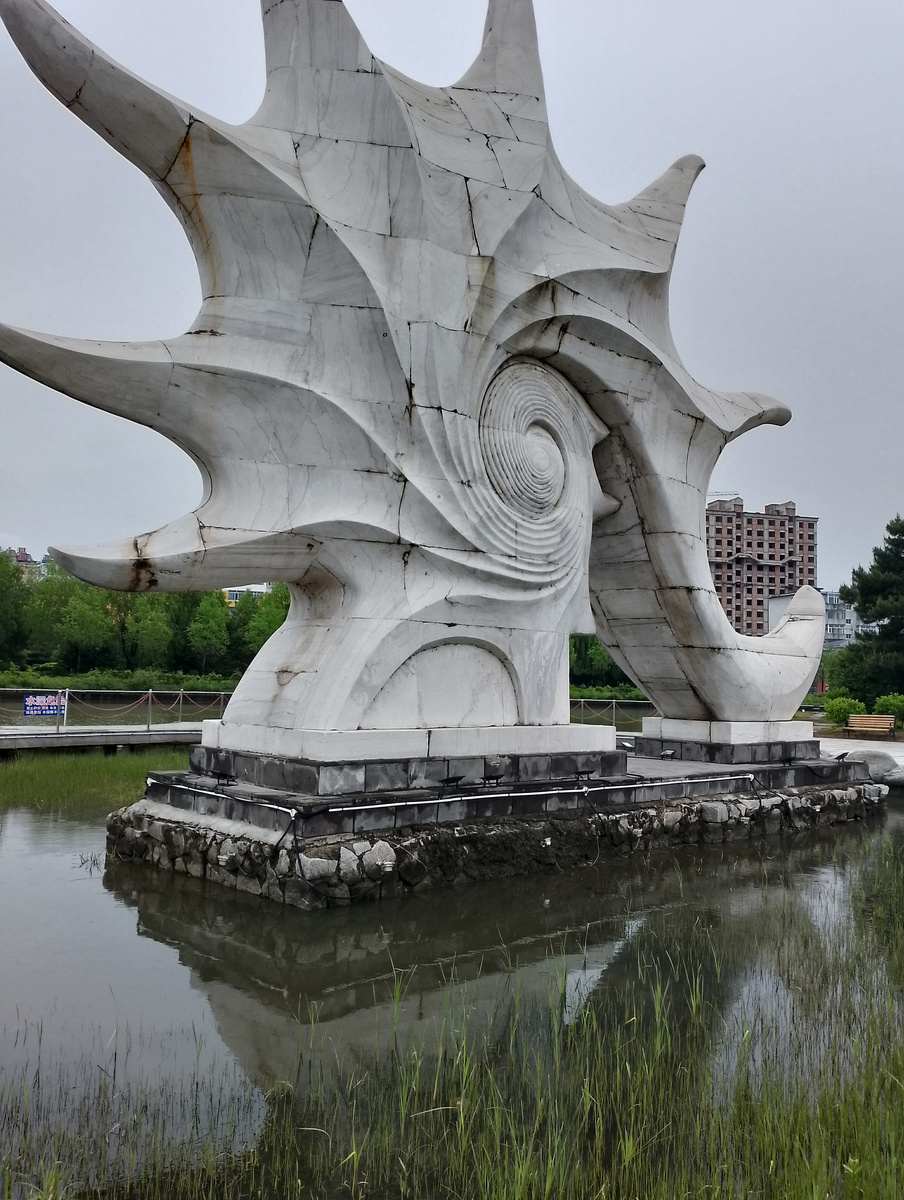 Монументально для провинции