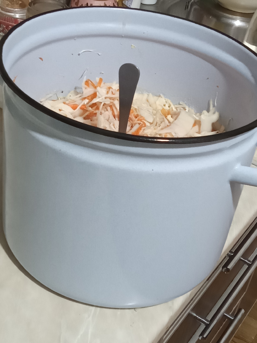 Киснет капуста.