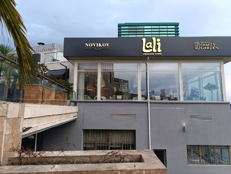 Вид на ресторан. Гордое "Новиков" в названии как-то вселяет надежду.