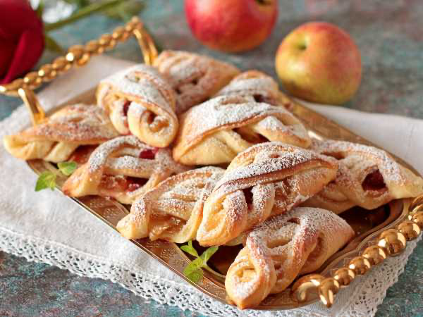 Творожные плетенки с яблоками