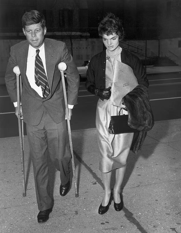 Джон и Жаклин Кеннеди. Госпиталь специализированной хирургии, 11.10.1954.