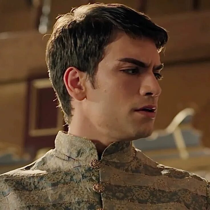 Он растерянно посмотрел на отца, но тот лишь сдержанно улыбался.