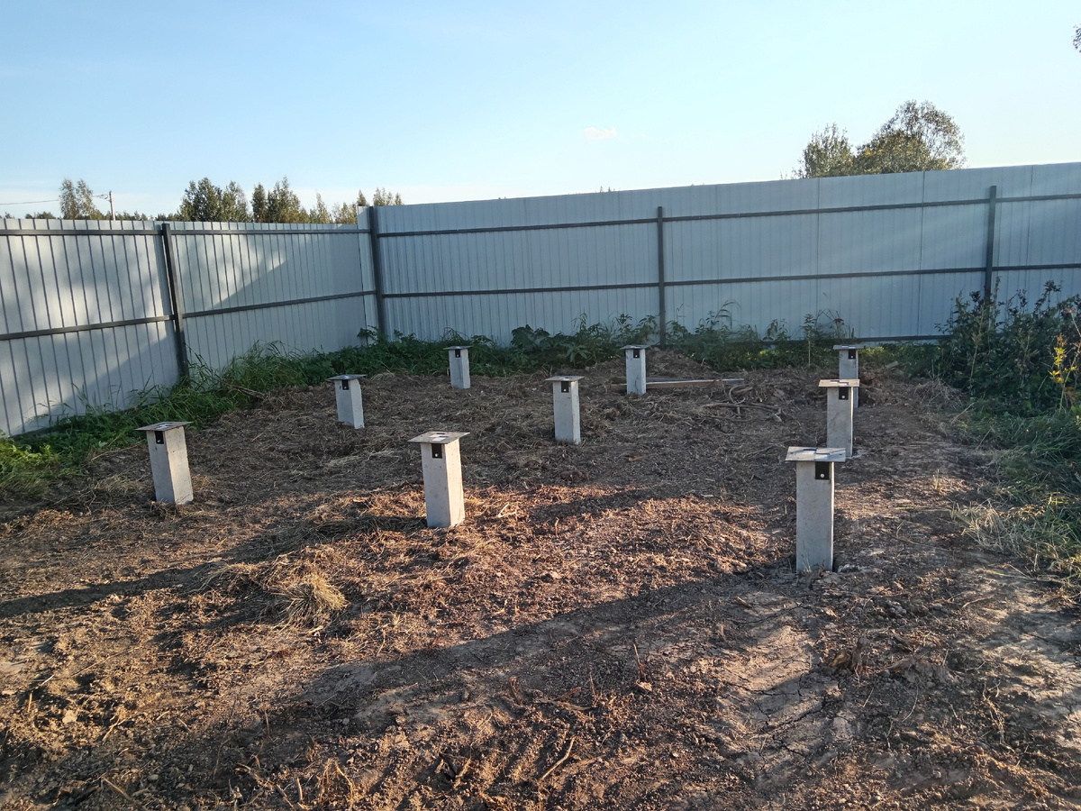 Бетонные сваи.