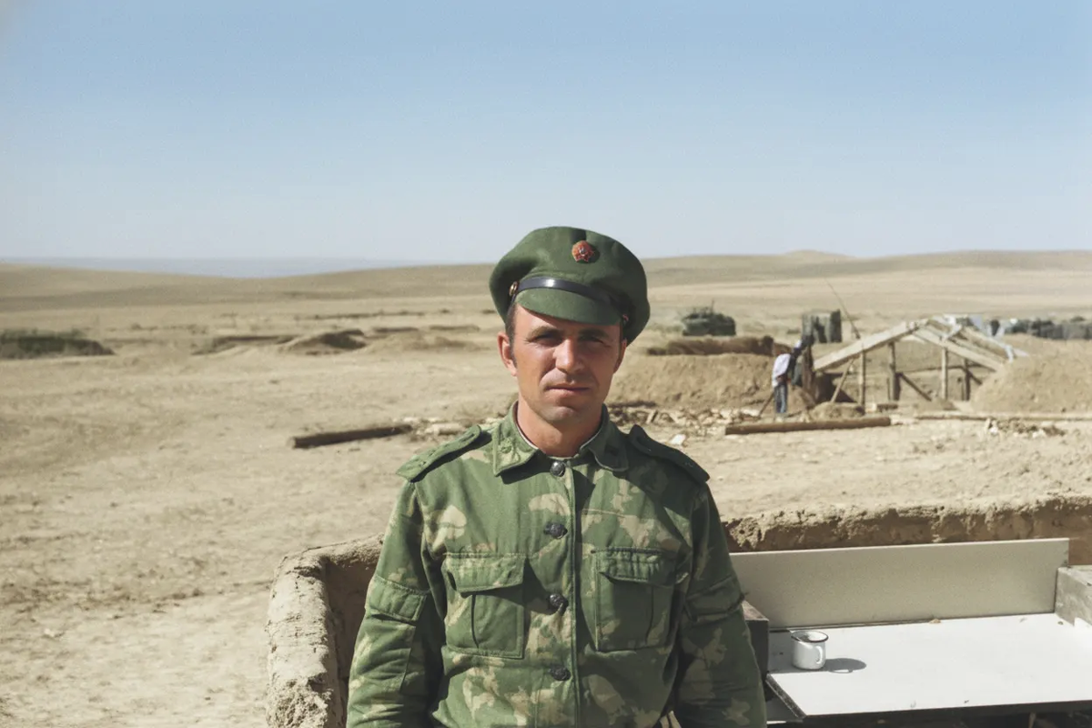 Замполит капитан Рассказов Владимир Анектович ( ныне -Вечный Дозор) фото через ИИ.