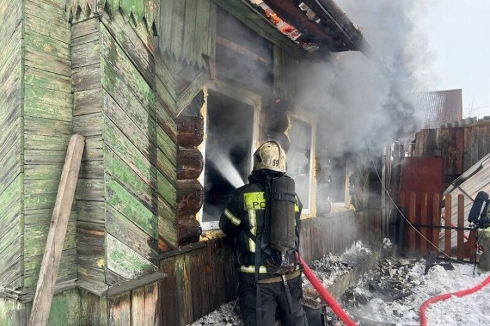   Огонь охватил 160 квадратных метров. Фото: ГУ МЧС по Свердловской области