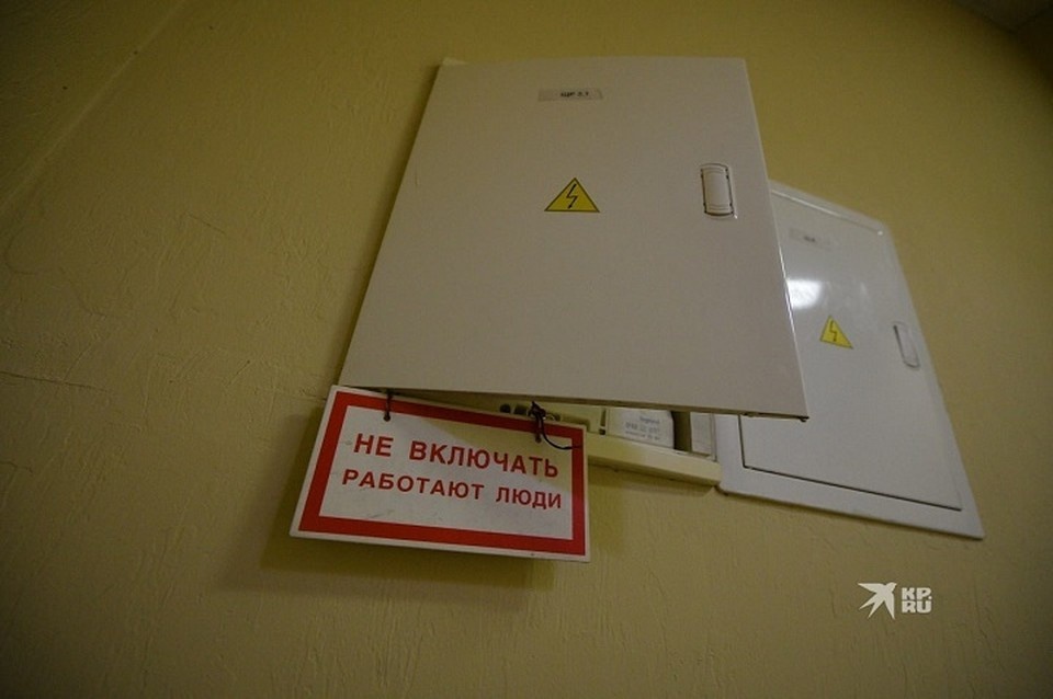    На Урале специалисты устанавливают незаконные подвесы оптоволокна Алексей БУЛАТОВ