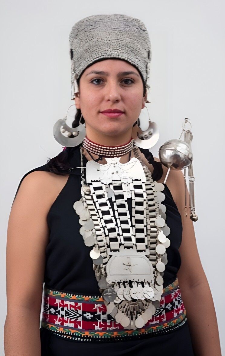 Центральное украшение женщин - трапелакуча