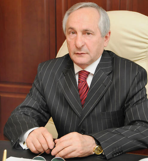 Служил Фемиде и коррупции