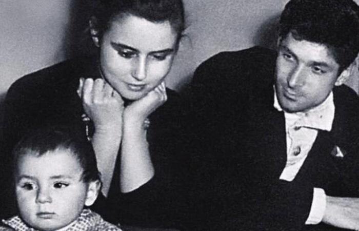 В первом браке родился сын.