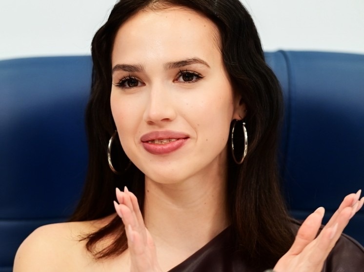 Такой набор почти всегда означает одно - автор сознательно оставляет пространство для домыслов.