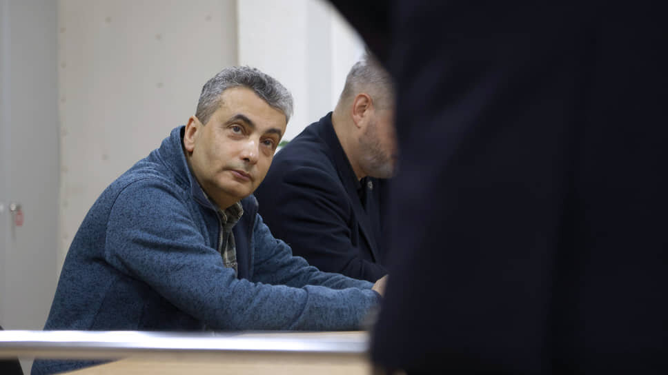 Заместитель председателя партии «Яблоко» Лев Шлосберг (признан иноагентом) во время заседания Псковского городского суда.📷Фото: Степан Баранов / Псковское «Яблоко»