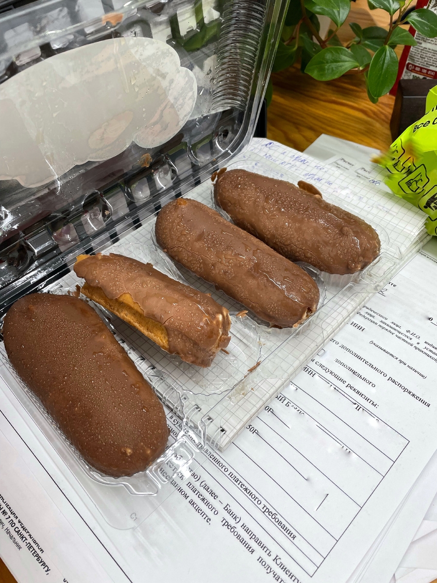 Уровень стресса - коробка эклеров)) 