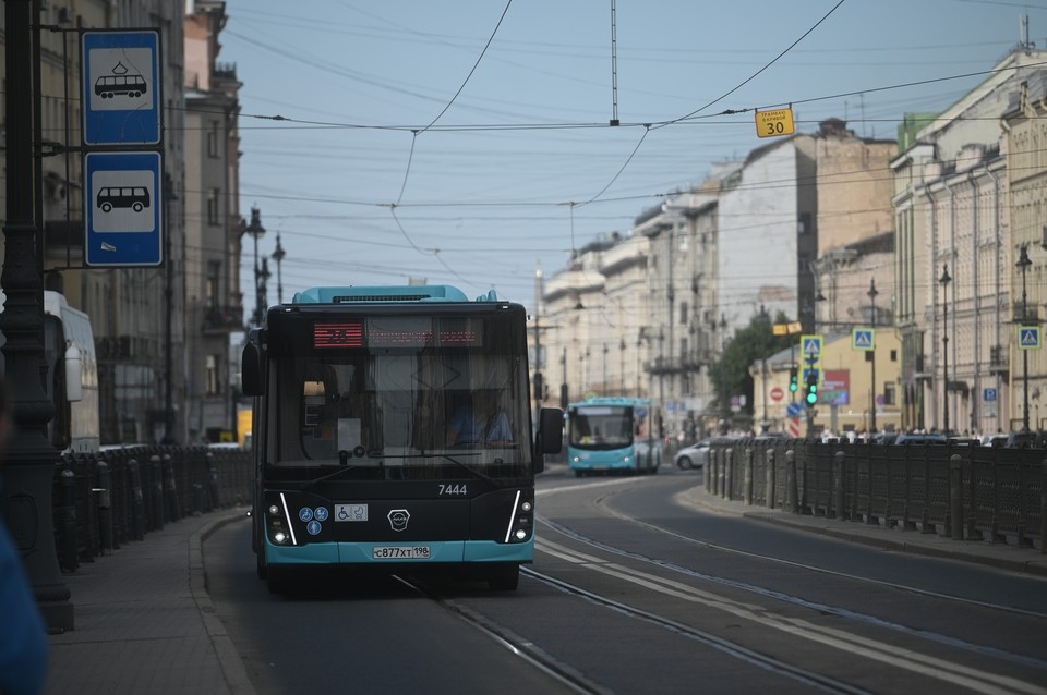    Автобусы стали самыми популярными транспортами в 2025 году. Алексей БУЛАТОВ