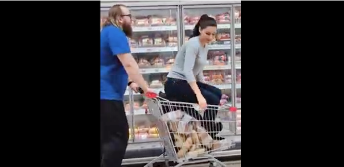 кадр с видео папарацци