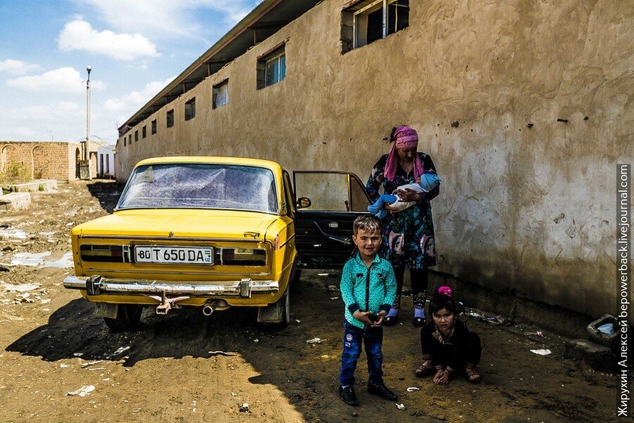 Машина из 80-х в городе из 14-го века. Две реальности Узбекистана в одном кадре