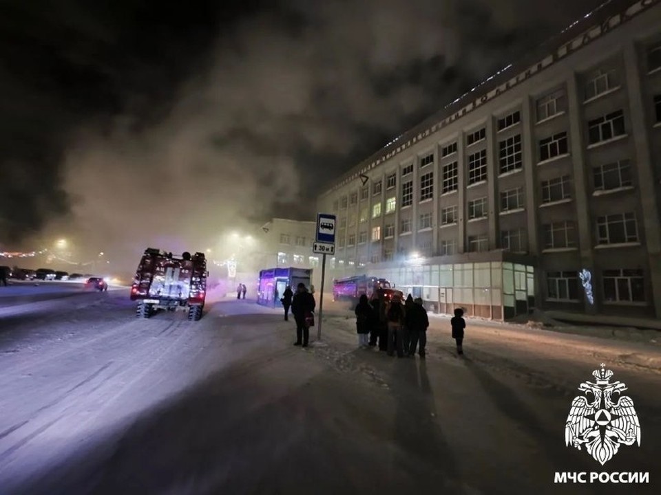    Во Дворце творчества детей и молодежи в Воркуте случился пожар.