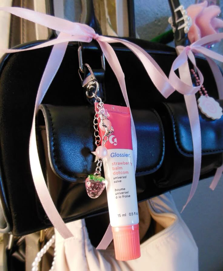 Бальзам для губ от Glossier