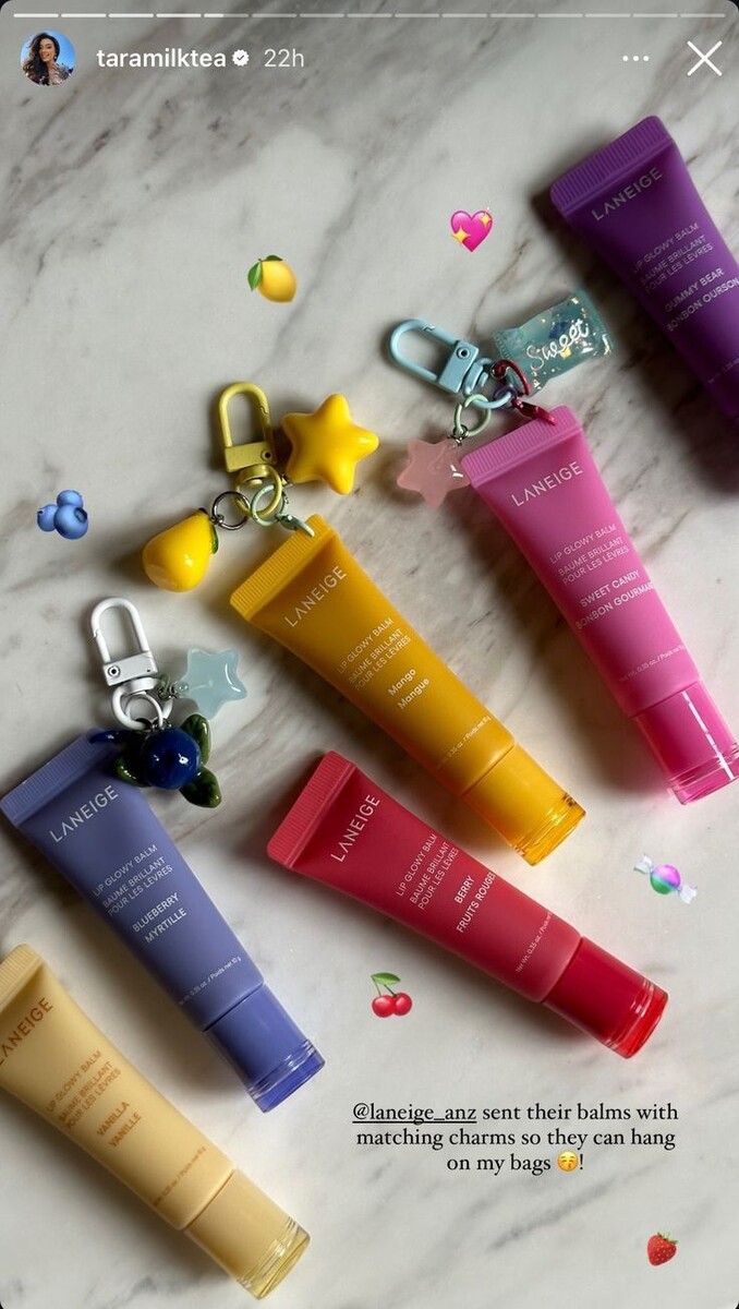 "Ланеж отправили их бальзамы с парными брелками, чтобы они могли висеть на моих сумках"