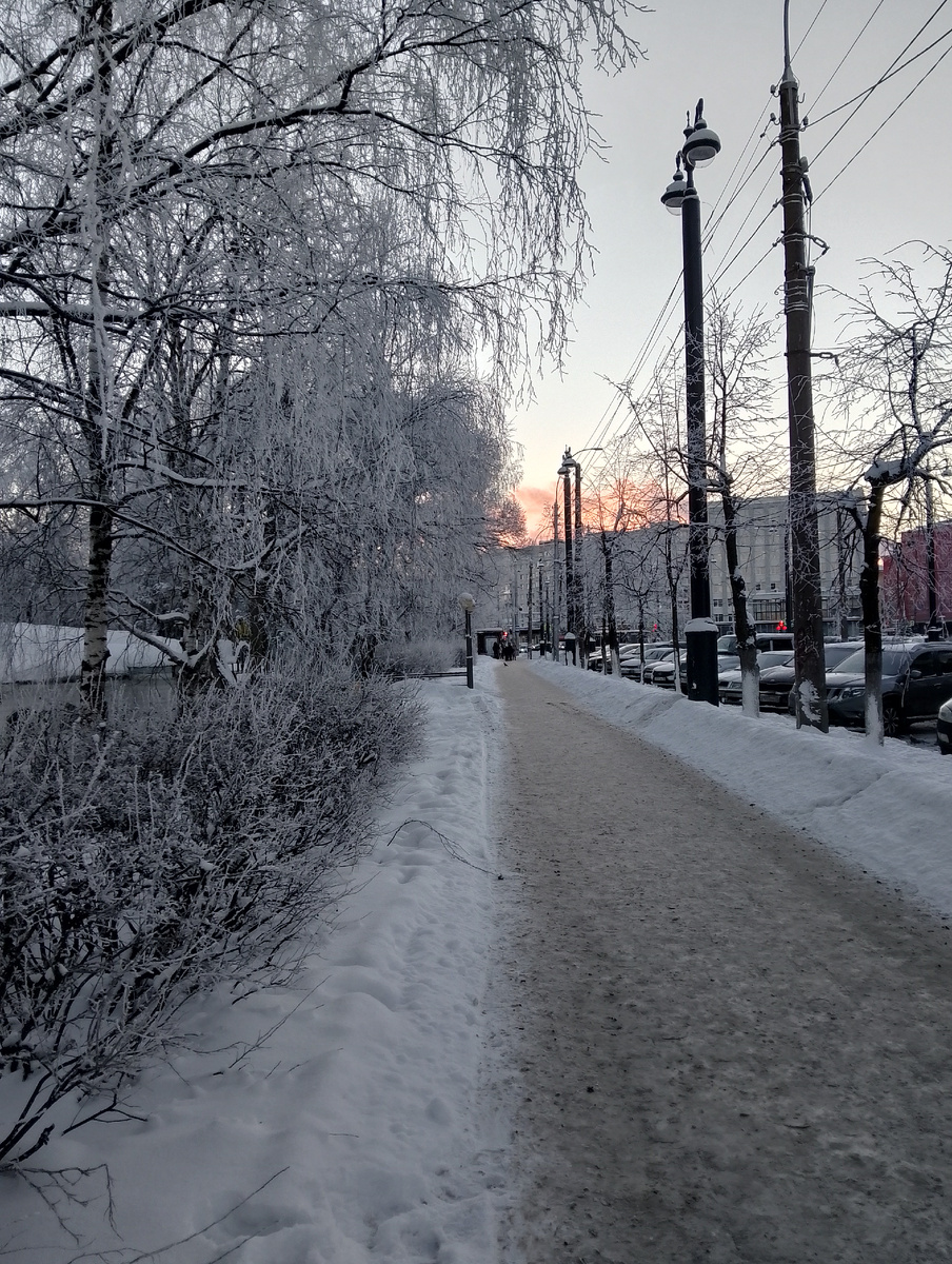 Здесь из-за домов не так видно, но цвет ближе к действительности. Фото автора 