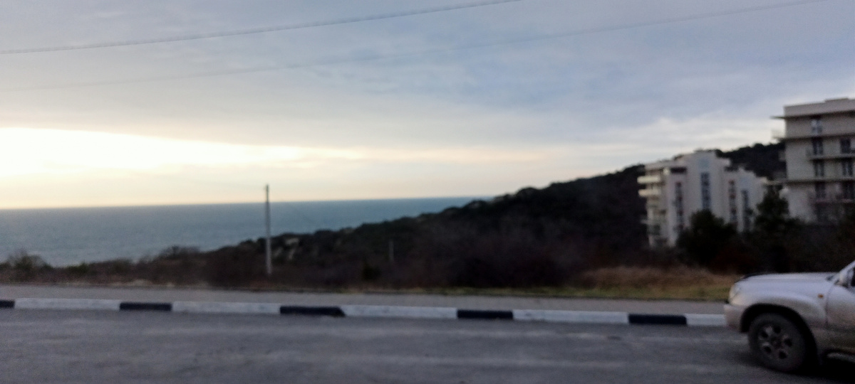 Море. Справа Анаполис.