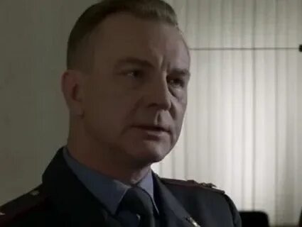 Один из представителей "оборотней в погонах" в Шефе (актёр Евгений Бакалов)