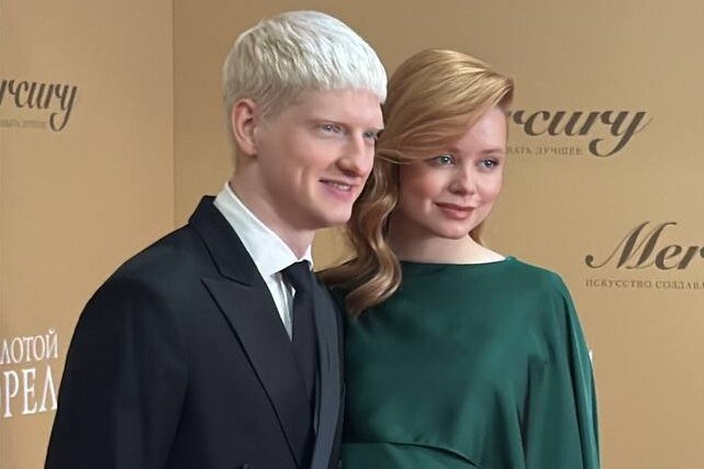     Беременная Мила Ершова совершила первый выход в свет с мужем: супруги на премии «Золотой орел»