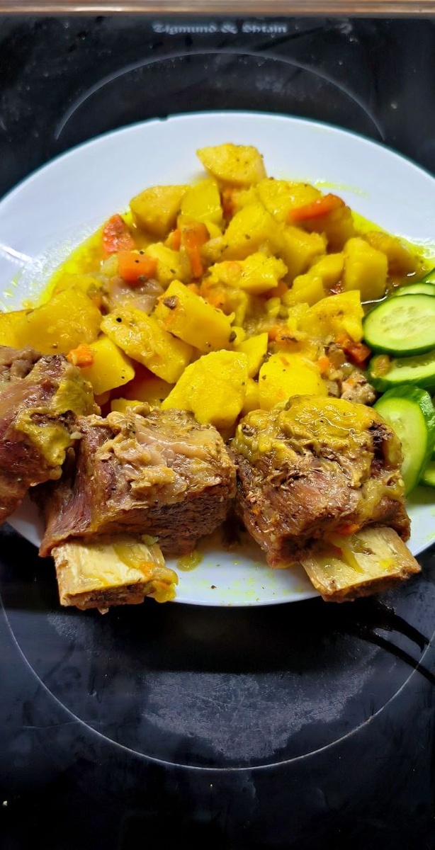 Ребра тушеные с картошкой и морковью, быстро и просто,а главное вкусно и полезно