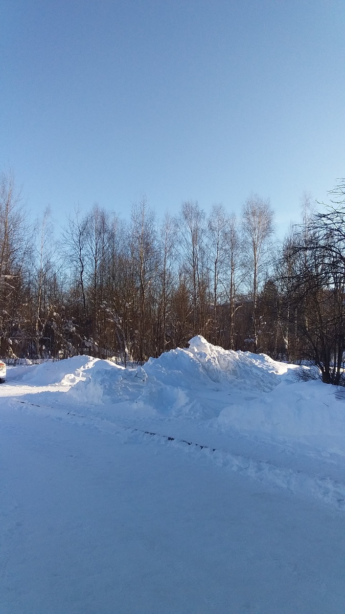 Фото не передаёт нежности и глубины небесного цвета. Ходите и любуйтесь сами.... Фото автора