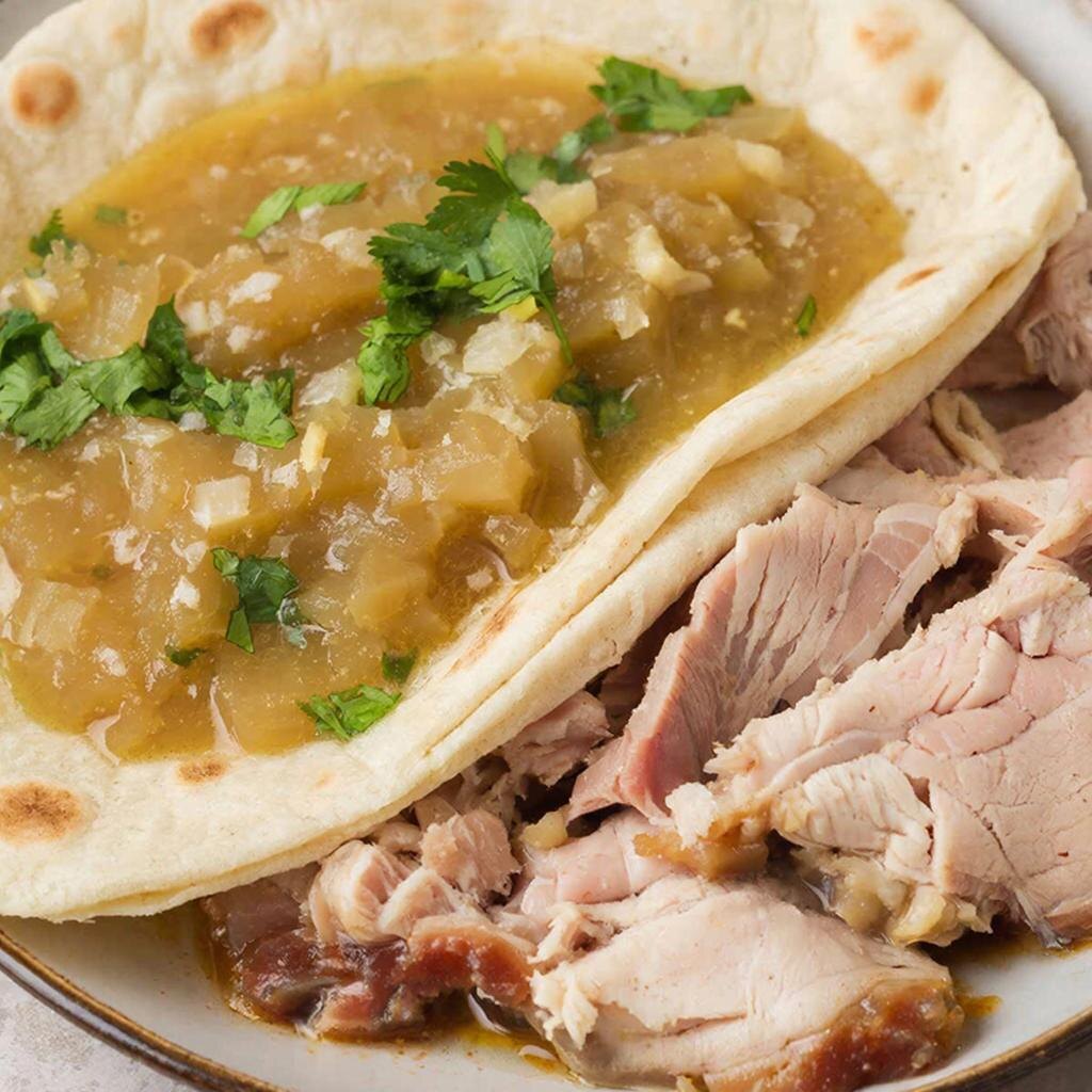 Отварная свинина с кислым лавашем: ароматное блюдо с восточным колоритом 