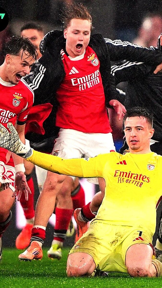 Анатолий Трубин забил мяч на 98-й минуте матча с «Реалом». Благодаря этому голу «Бенфика» вошла в зону плей-офф, обойдя французский «Марсель» за счет разницы забитых и пропущенных.Украинский вратарь лиссабонской «Бенфики» Анатолий Трубин на последних секундах домашнего матча Лиги чемпионов забил гол мадридскому «Реалу» и вывел свой клуб в 1/16 финала.Турбин забил гол на 98-й минуте.«Бенфика» победила «Реал» со счетом 4:2 в домашнем матче заключительного тура основного этапа Лиги чемпионов. Благодаря голу Трубина лиссабонский клуб поднялся на последнее место зоны плей-офф Лиги чемпионов, обойдя французский «Марсель» за счет разницы забитых и пропущенных.«Бенфику» тренирует Жозе Моуринью. Португалец впервые в карьере обыграл «Реал», который ранее тоже тренировал. Под его руководством в «Реале» играл Альваро Арбелоа — нынешний наставник мадридского клуба.Всего в плей-офф пробились 24 команды из 36. Команды из топ-8 автоматически квалифицировались в 1/8 финала. «Реал» из-за поражения вылетел из топ-8 и начнет плей-офф с 1/16 финала