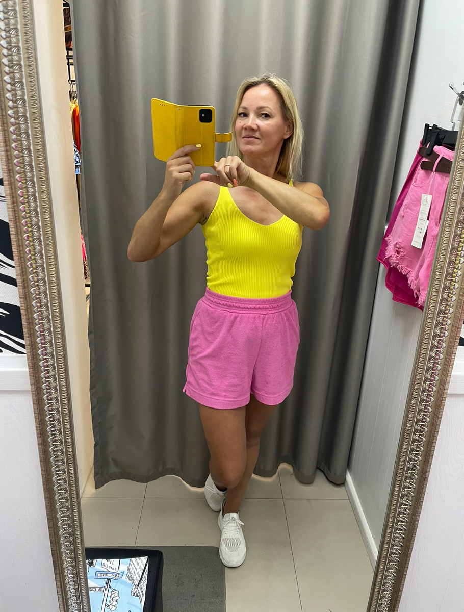 Майка в рубчик, стрейчевая, размер 44, цена 850 рублей.