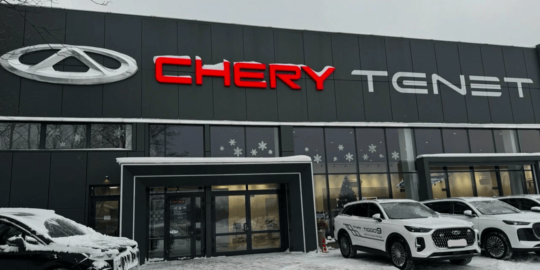 Зашёл в автосалон TENET и разговорился с менеджером. Узнал, что происходит с ценами и автокредитами в 2026 году и почему их одобряют не всем