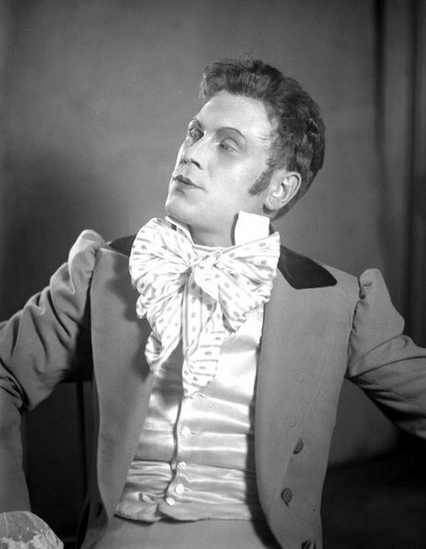 Бабочкин в роли Хлестакова.