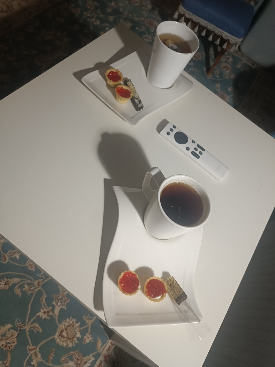 Не с попкорном же смотреть. 🤷‍♀️