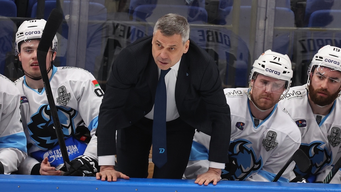    Дмитрий Квартальнов (в центре).Александр Федоров