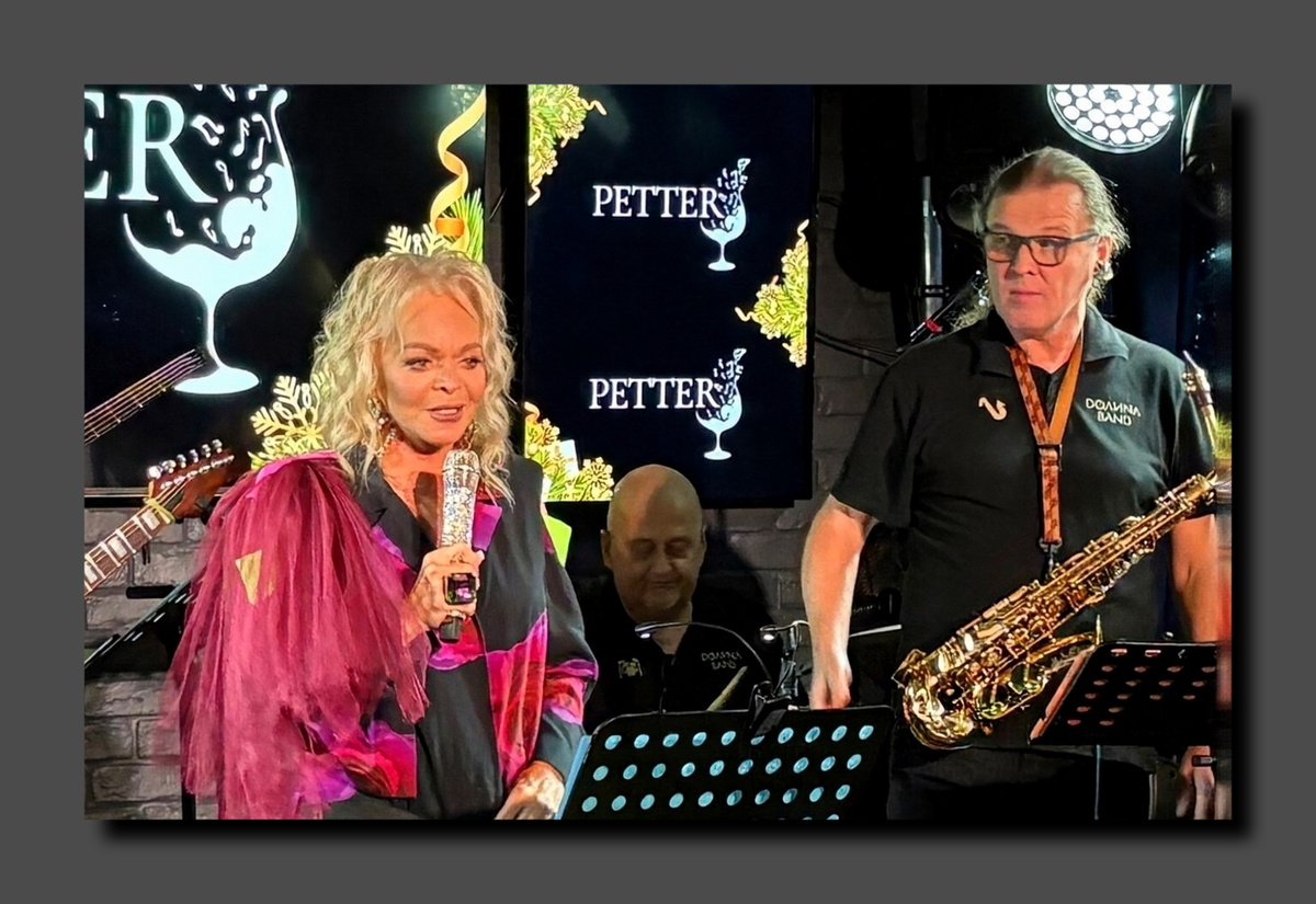 Лариса Долина и её музыкальный коллектив «Долина Band». Фото из открытых источников