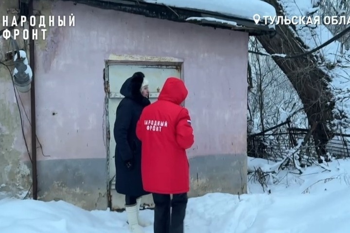 Канализационные стоки разлились рядом с детсадом в тульском поселке