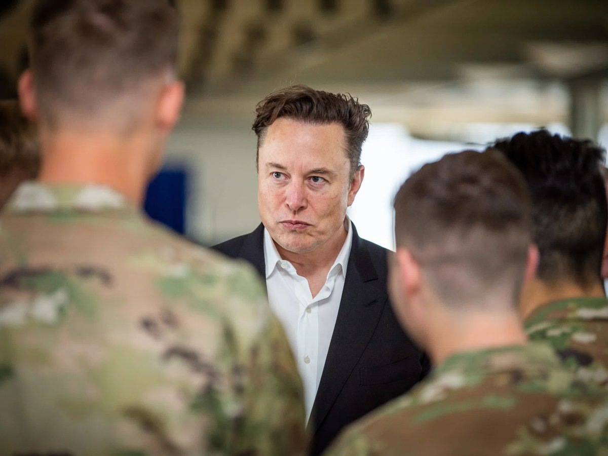     Маск недоволеннаглостью министра обороны Украины