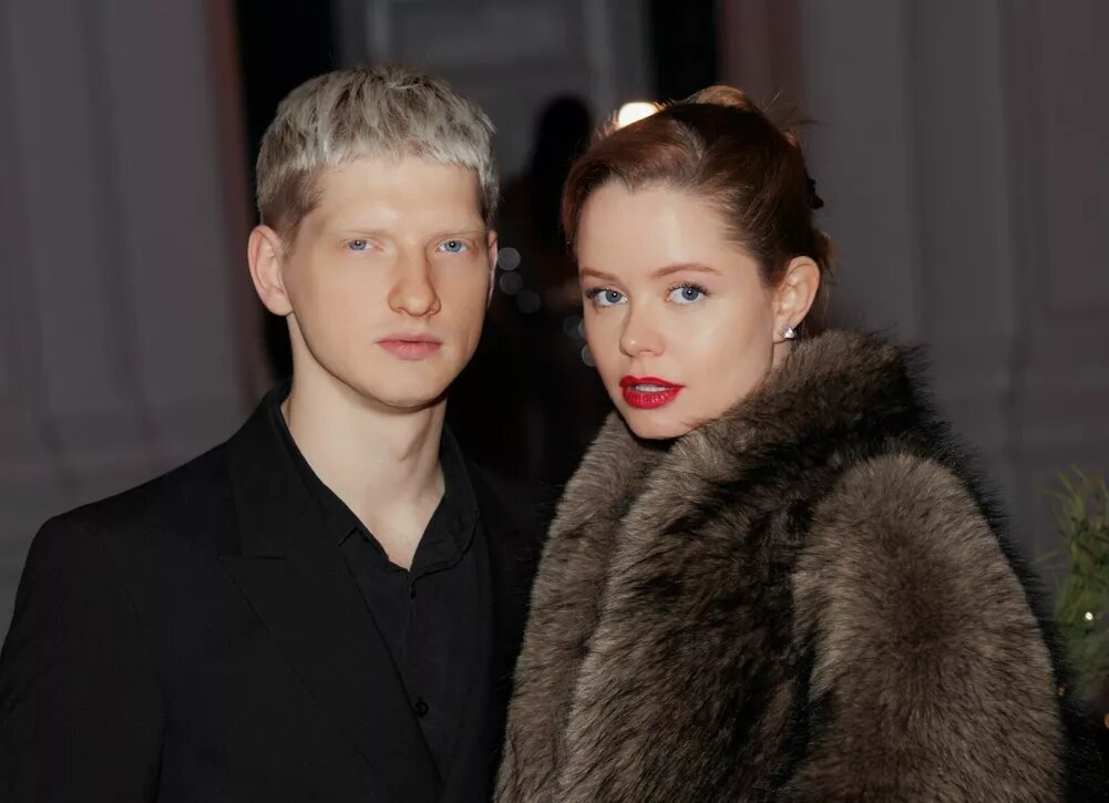    Мила Ершова и Святослав Рогожан впервые вышли в свет после объявления о скором прибавлении в семье