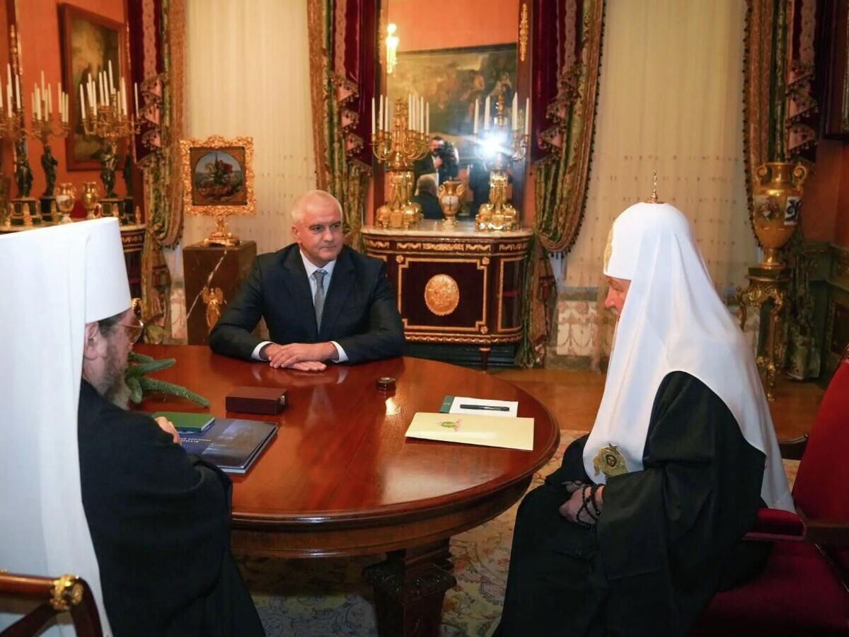    Патриарх Московский и всея Руси Кирилл провел встречу с митрополитом Симферопольским и Крымским Тихоном и главой Крыма Сергеем Аксеновым | © Фото : Аксёнов Z 82/MAX