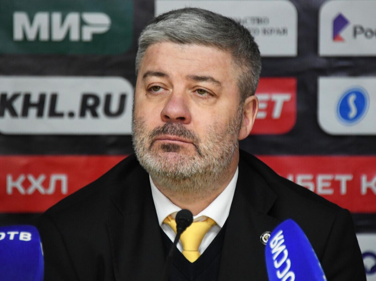    Главный тренер "Адмирала" Леонид Тамбиев | © РИА Новости / Виталий Аньков