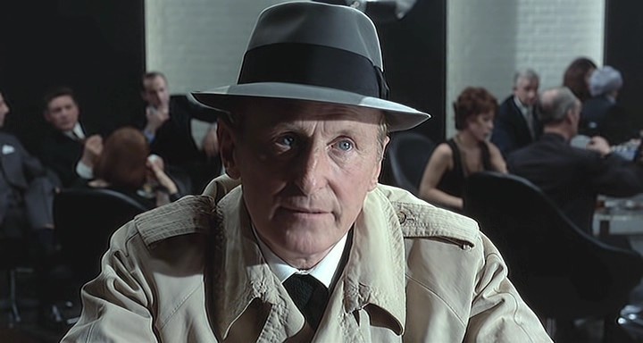 Бурвиль в роли инспектора Маттея в фильме Жан-Пьера Мельвиля «Красный круг».