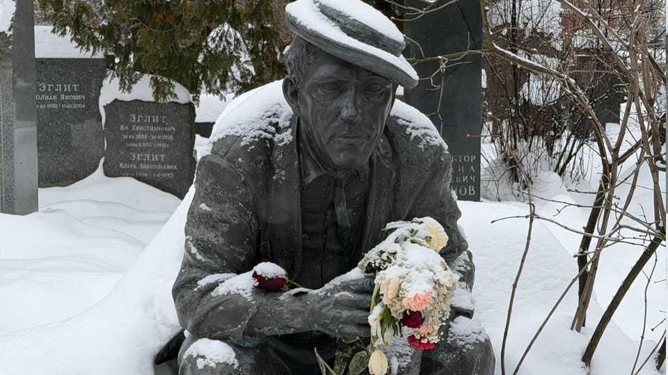 НОВОДЕВИЧЬИ АРТИСТЫ И РЕЖИССЕРЫ: ПРОДОЛЖЕНИЕ ПРОГУЛКИ
